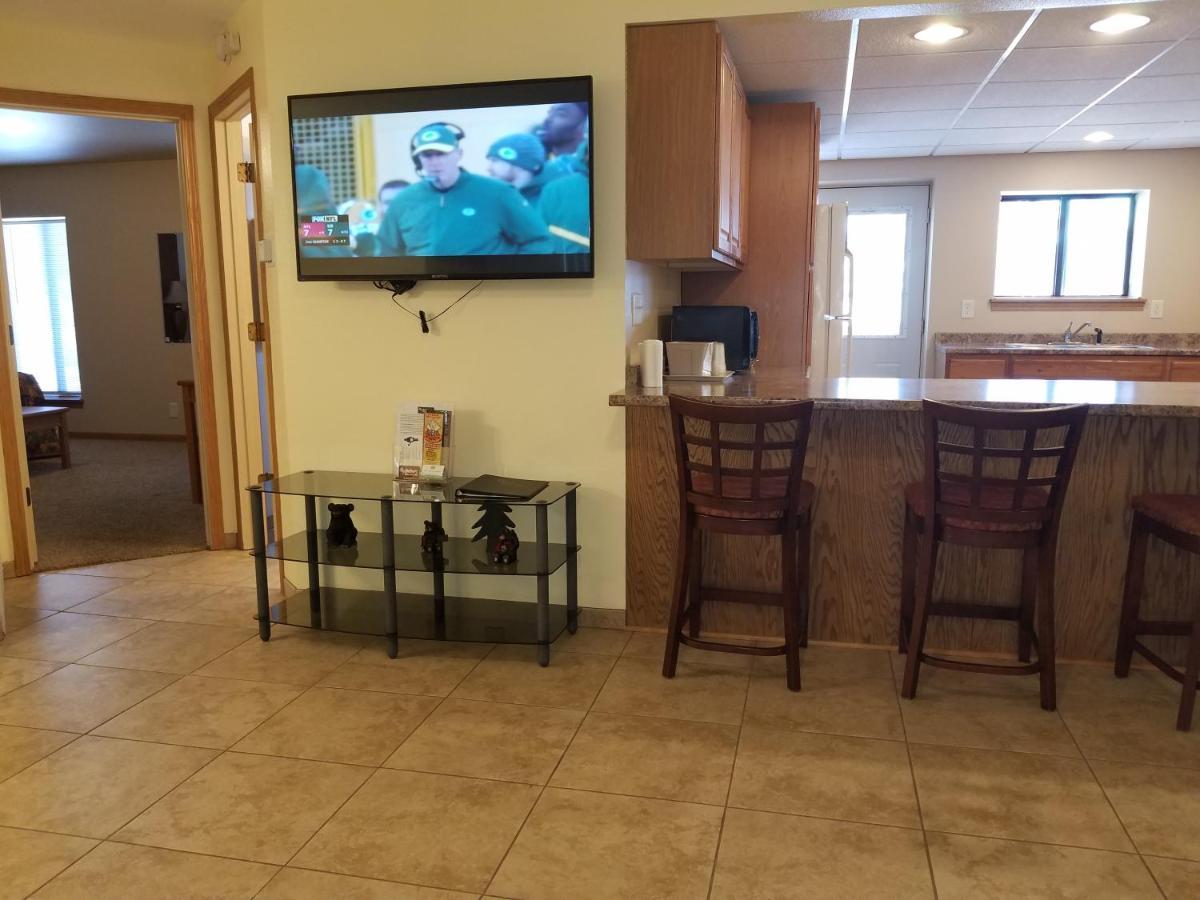 Amber'S Inn And Suites Уисконсин Делс Екстериор снимка