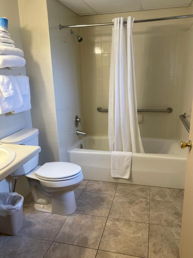Amber'S Inn And Suites Уисконсин Делс Екстериор снимка