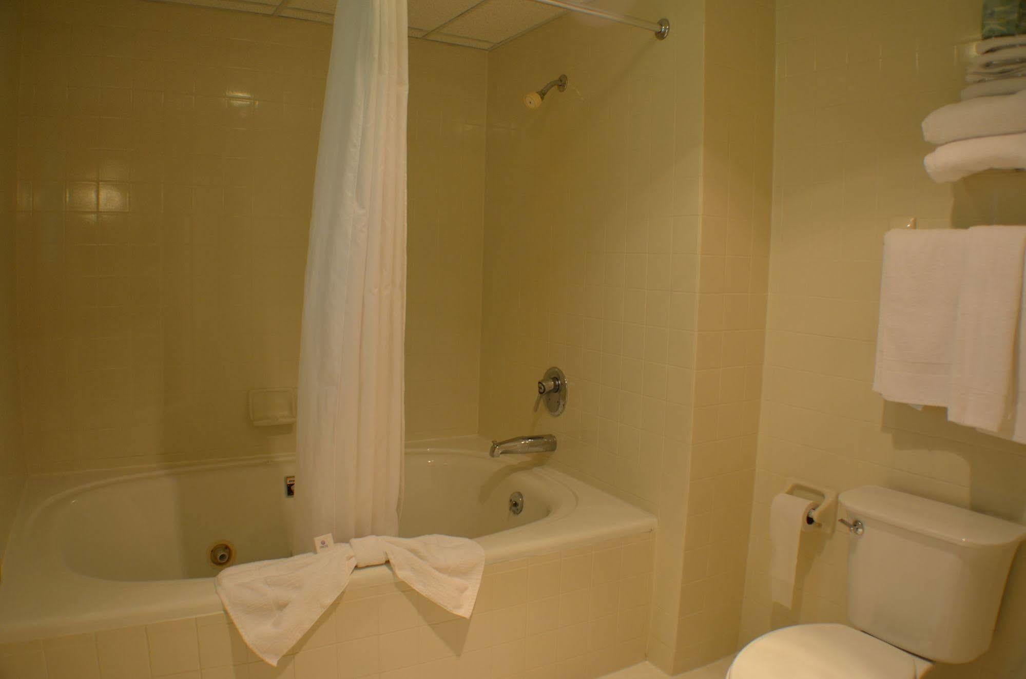 Amber'S Inn And Suites Уисконсин Делс Екстериор снимка